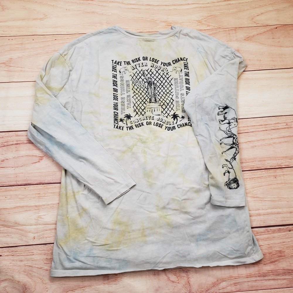 Urban Outfitters Graphic Long Sleeve Shirt Mens Medium Tie Dye Animals Adult